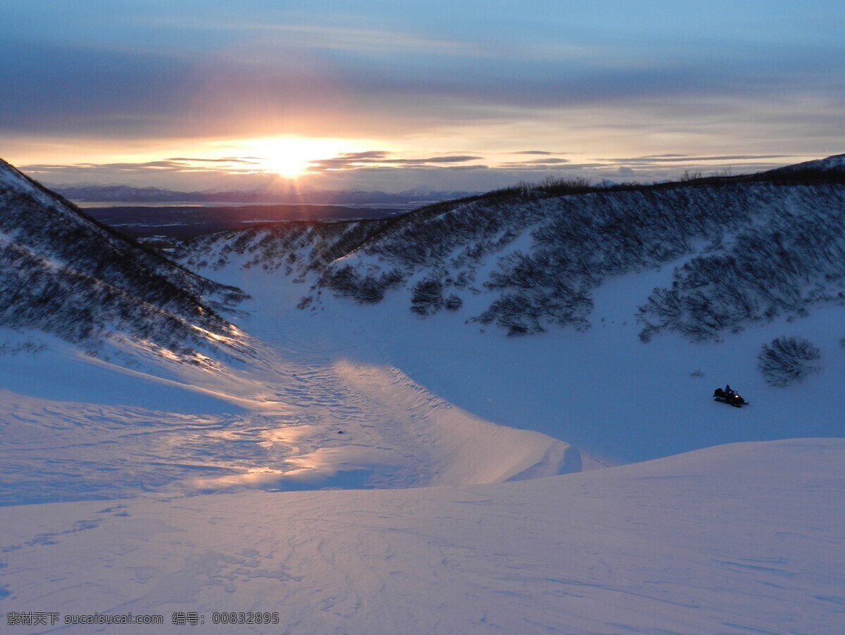 冬季雪景图片 冬天 冬季 自然 森林 雪地 雪山 夕阳 蓝天 自然景观 自然风景