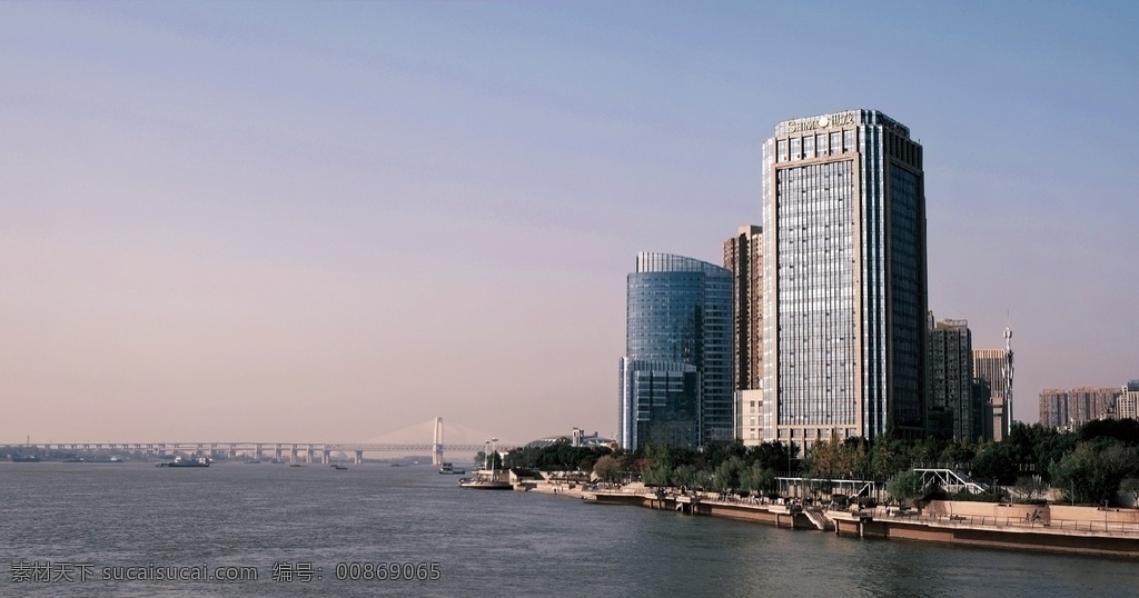 建筑大楼图片 建筑 大楼 芜湖滨江公园 长江 蓝天 旅游摄影 自然风景