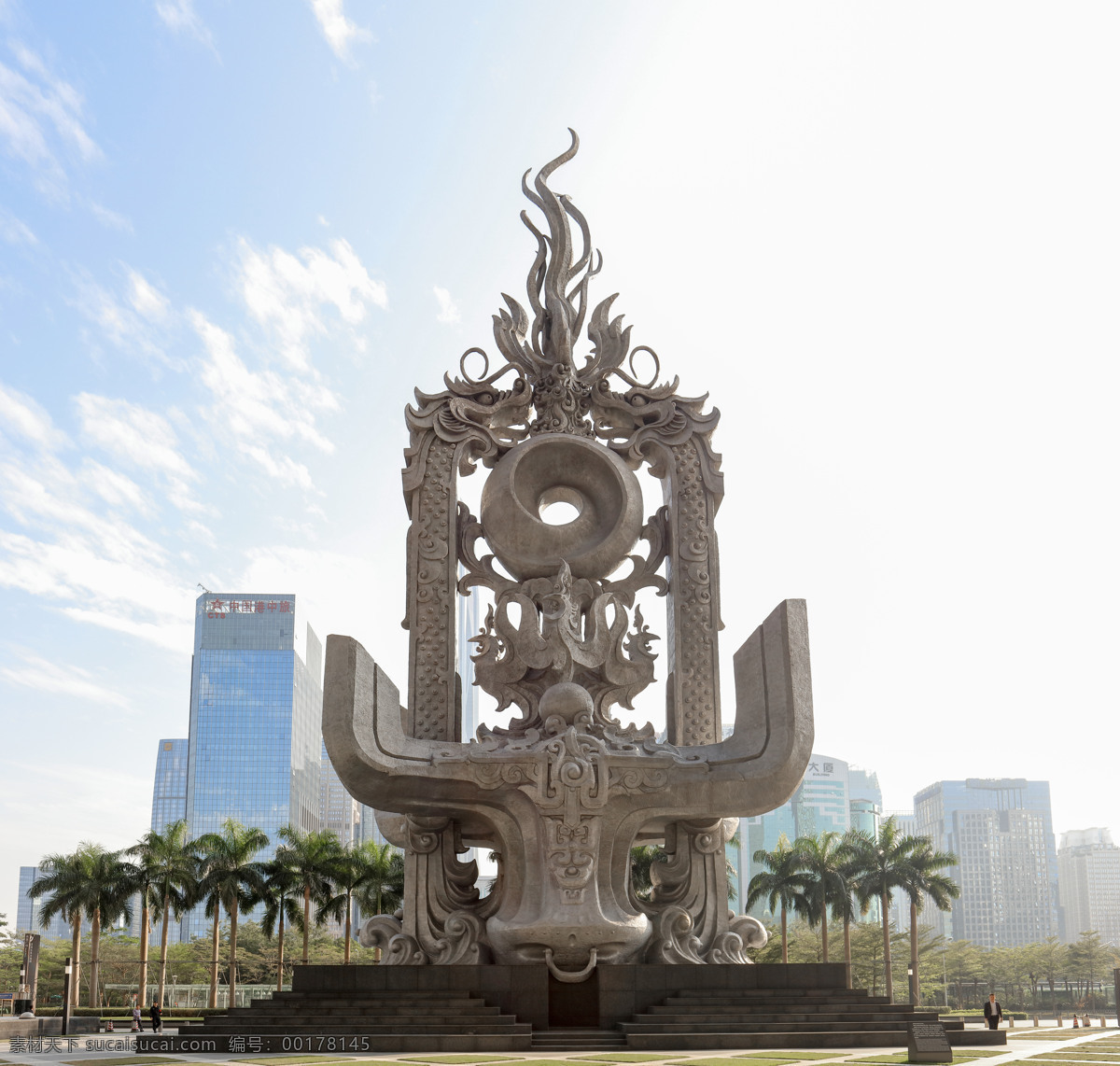 白銅 雕塑 龍 盈 乾坤 白銅雕塑 龍盈乾坤 雕像 牛頭 深圳雕塑 仰拍 主雕像背面 建筑園林