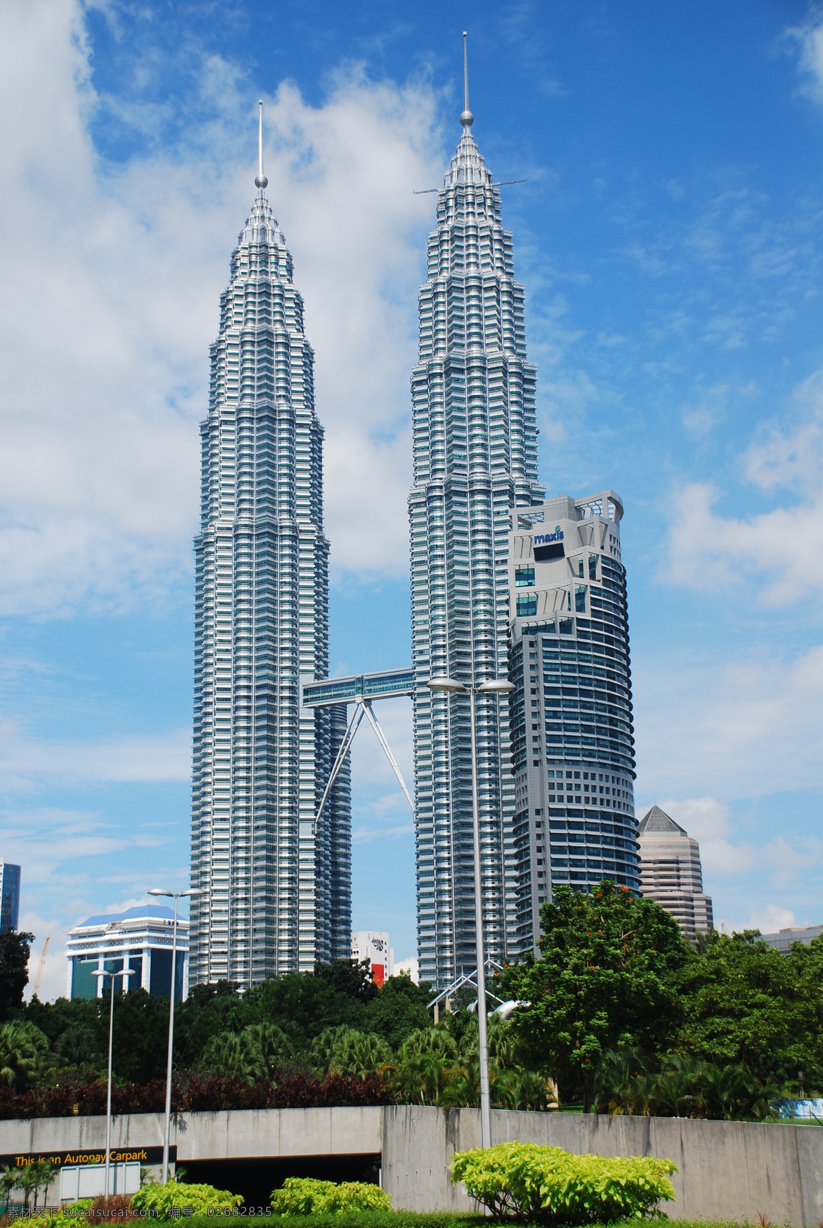 马来西亚 双子 塔 世界 摩天大楼 远景 双子塔 世界第一 高楼耸立 蓝天白云 国外旅游 旅游摄影