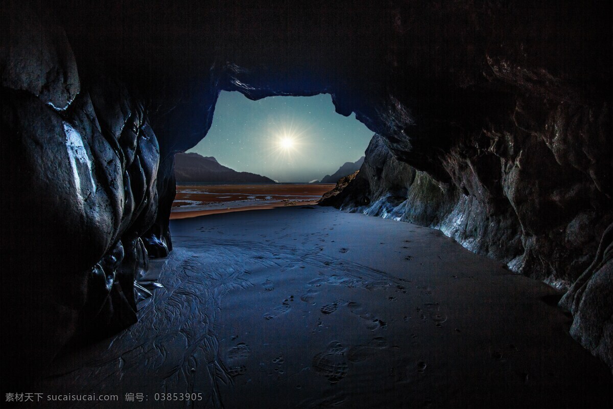 山洞 夜晚 悬崖 月亮 背景 背景素材