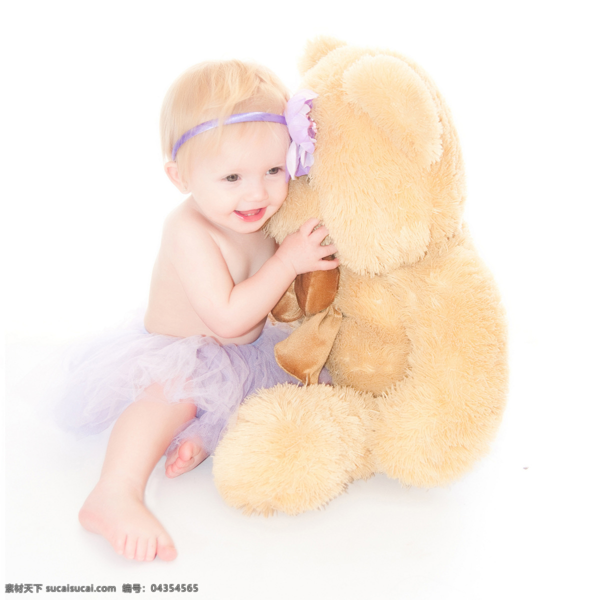 宝宝 玩具 熊 baby 可爱 孩子 小孩 健康宝宝 外国宝宝 宝宝玩耍 玩具熊 儿童幼儿 宝宝图片 人物图片