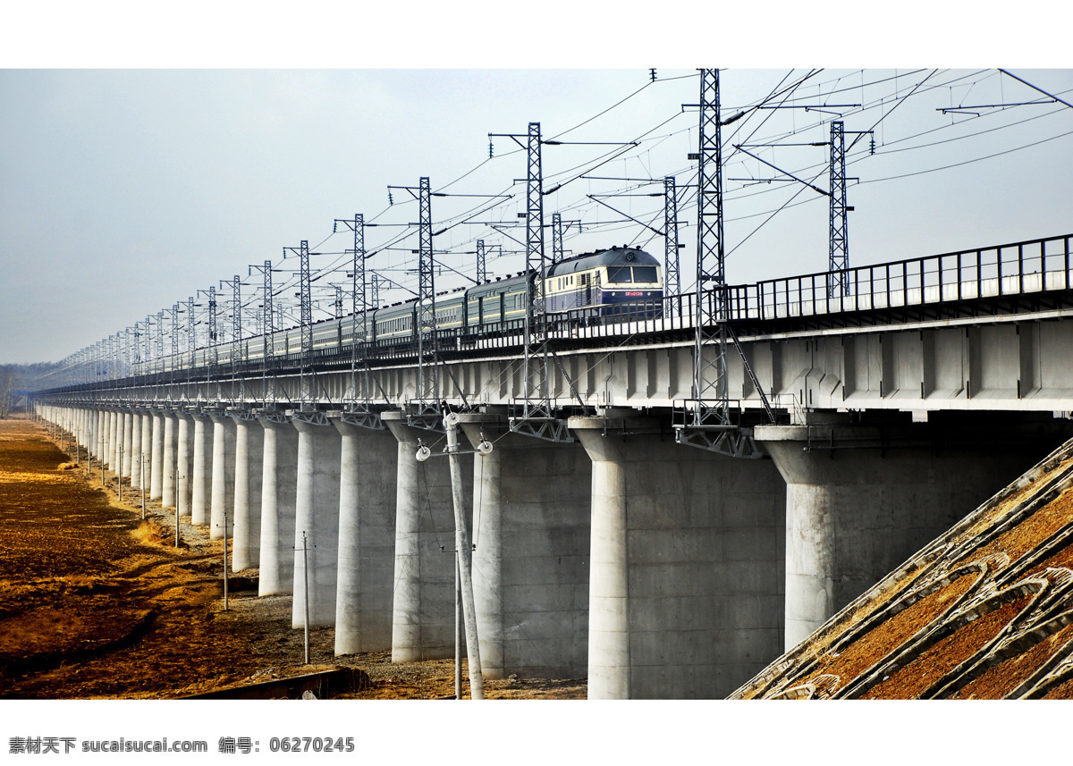 大橋上的火車 鐵路 大自然 風光 火車 橋 現(xiàn)代科技 交通工具