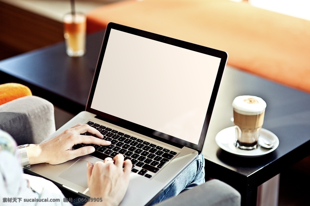 咖啡廳 macbook 電腦 屏幕 平面設計 樣機 蘋果電腦 黃色