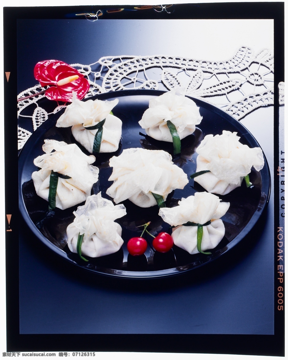 中式料理 春捲皮 韭菜 花式拼盤 黑器皿 漆器 餐饮美食 传统美食
