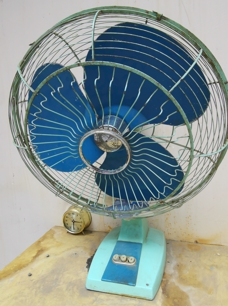 老式電扇圖片 老物件 家用電器 九十年代 特寫 時(shí)代感 場景 生活百科 娛樂休閑