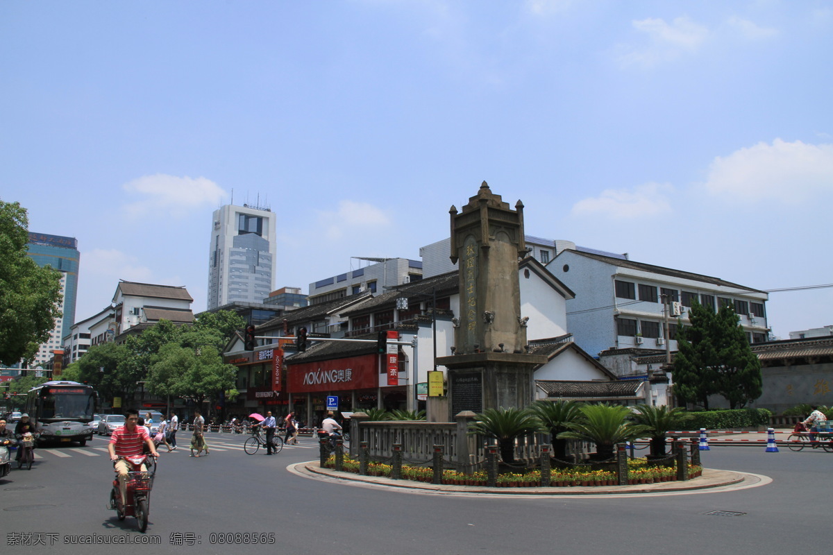 紹興街景 浙江紹興 紹興市區(qū) 藍(lán)天 白云 建筑 房子 高樓 街道 馬路 解放路 秋瑾紀(jì)念碑 汽車 車輛 國(guó)內(nèi)旅游 旅游攝影