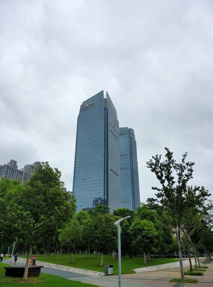 寫字樓 城市建筑 夜景 路 城市風(fēng)景 樓房 小區(qū) 城市景觀 建筑物 燈光 繁華 大廈 大樓 建筑群 高樓 都市 街道 商場 公共設(shè)施 城市設(shè)施 地鐵 公交 住宅 辦公樓 站臺 交通 自然景觀 建筑景觀