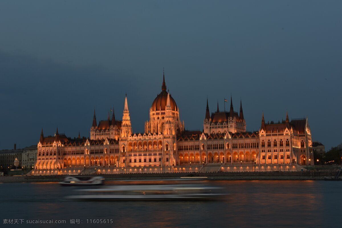 布达佩斯 国会大厦 圆顶 尖塔顶 哥特式 宫殿建筑 标志性建筑 灯光照耀 格外美丽 多瑙河 船只 夜空 景观 景点 匈牙利 旅游摄影 畅游世界 旅游篇 国内旅游