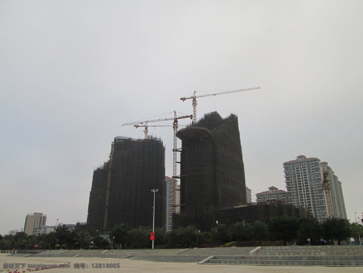 建設(shè) 中 大廈 海邊 海灘 建筑攝影 建筑園林 橋 沙灘 建設(shè)中的大廈 高樓工地 湛江攝影 psd源文件
