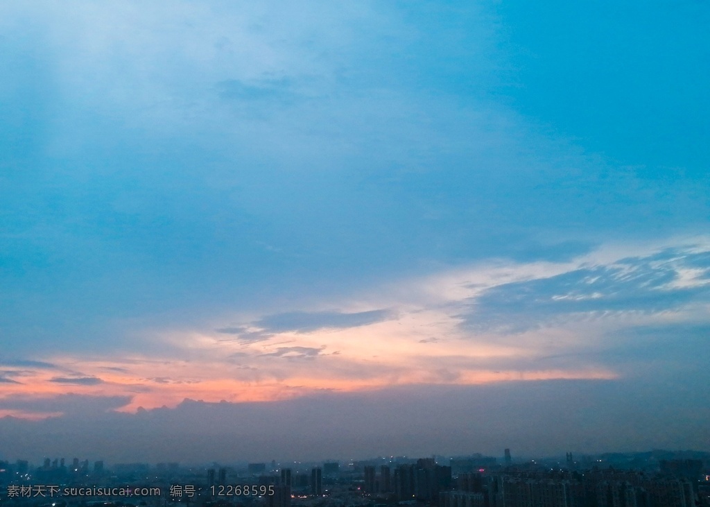 黃昏圖片 黃昏 晚霞 霞光 云朵 烏云 傍晚 天空 金色 夏天 光輝 夕陽 城市剪影 風景 自然景觀 自然風景