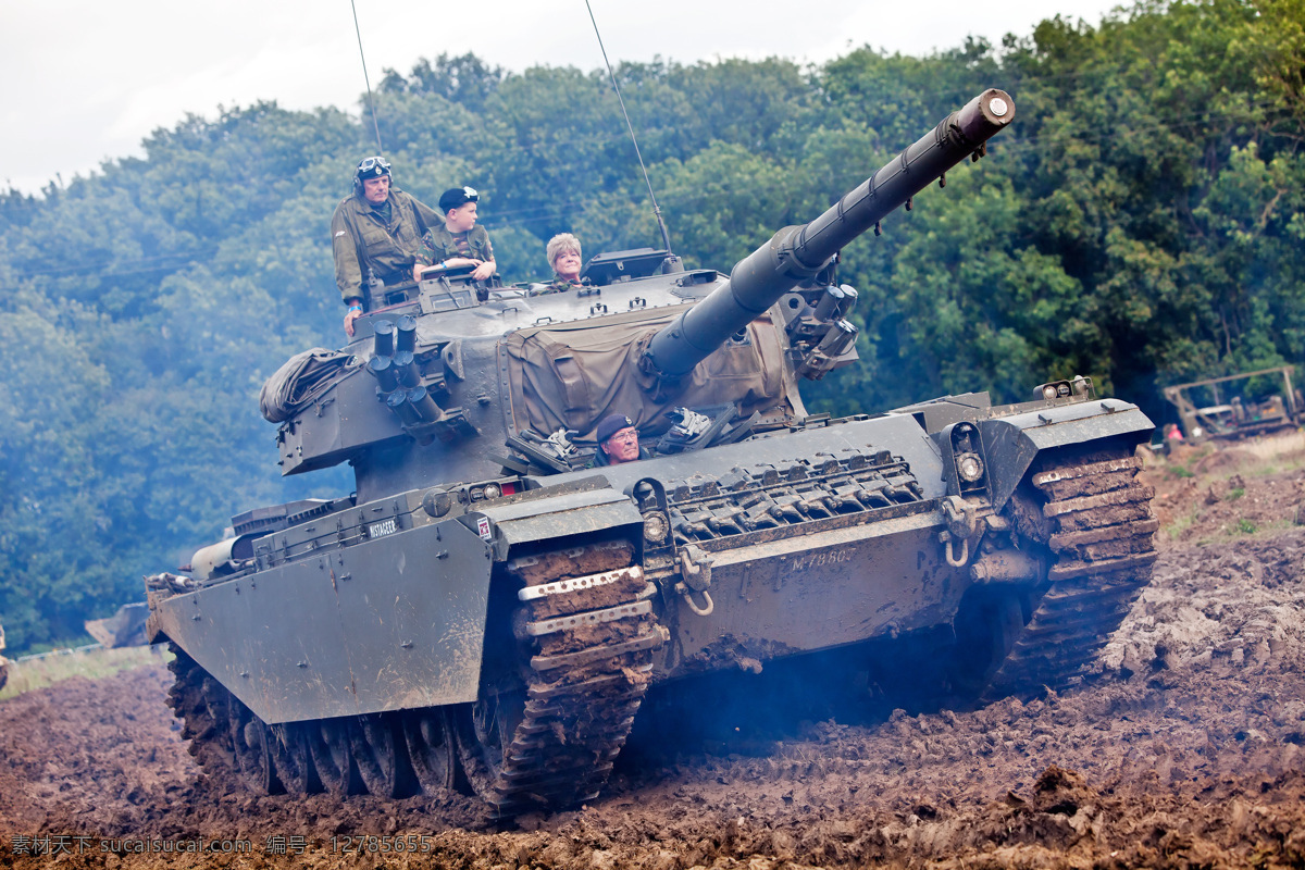 裝甲 車上 軍人 坦克車 裝甲車 戰(zhàn)爭 軍事 武器 軍事武器 現(xiàn)代科技