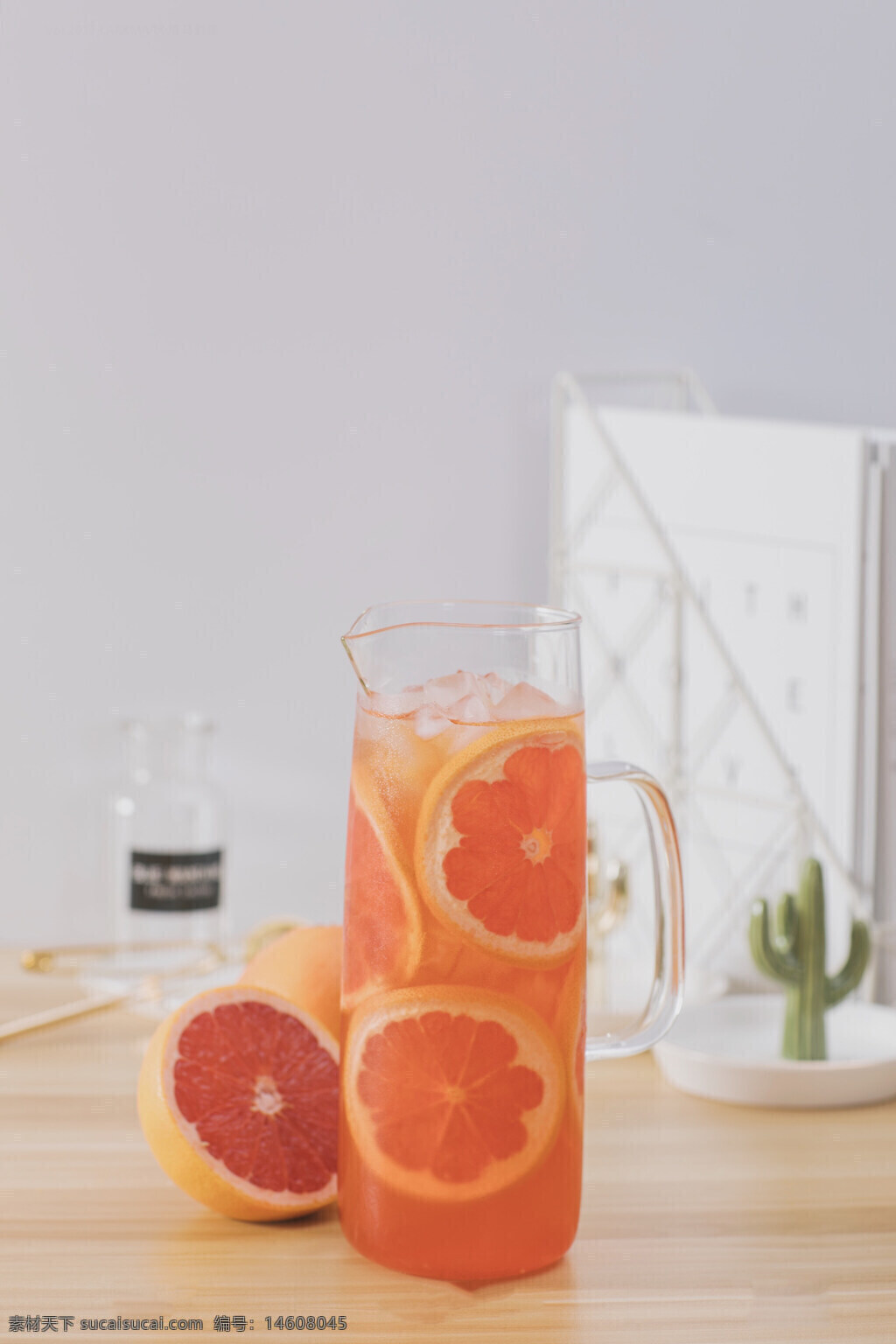 西柚果茶 果汁飲品 網(wǎng)紅飲品 大顆粒西柚 爽口果茶 健康飲品 冰爽飲品 水果茶 夏日飲品 清新果茶 果味濃郁 西柚切片 果汁冷飲 透明玻璃杯