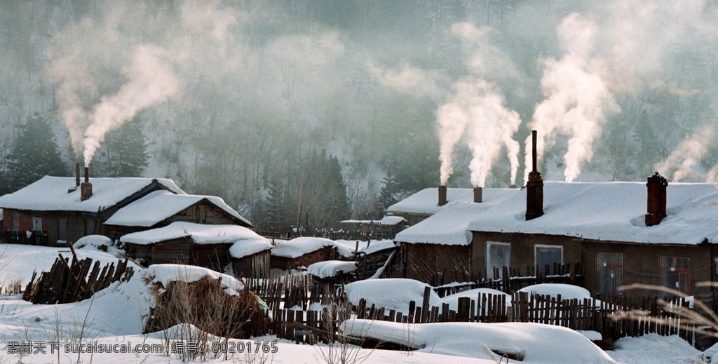 袅袅炊烟 东北 雪景 大雪 房子 村落 村庄 热气 烟囱 白雪皑皑 国内旅游 旅游摄影
