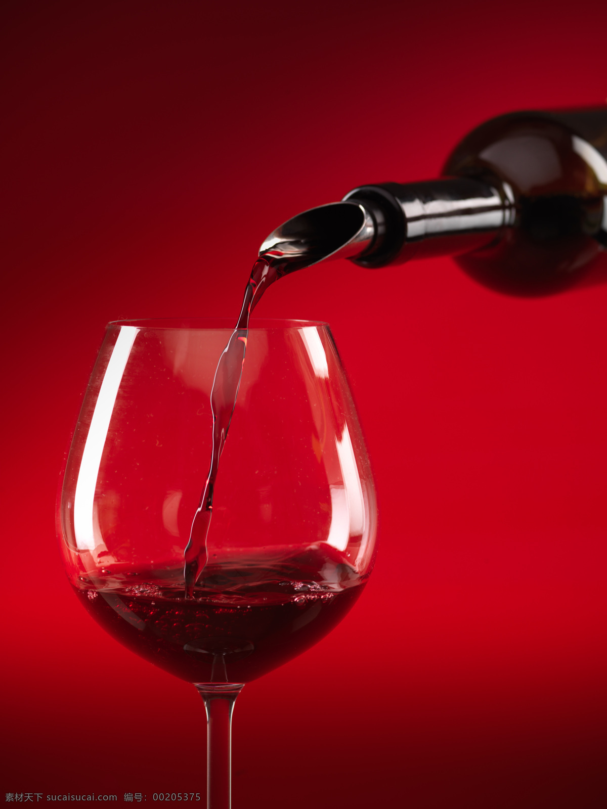 红酒 高脚杯 饮料 饮品 酒类 葡萄酒 高贵 典雅 倒酒 液体 流动 酒类图片 餐饮美食
