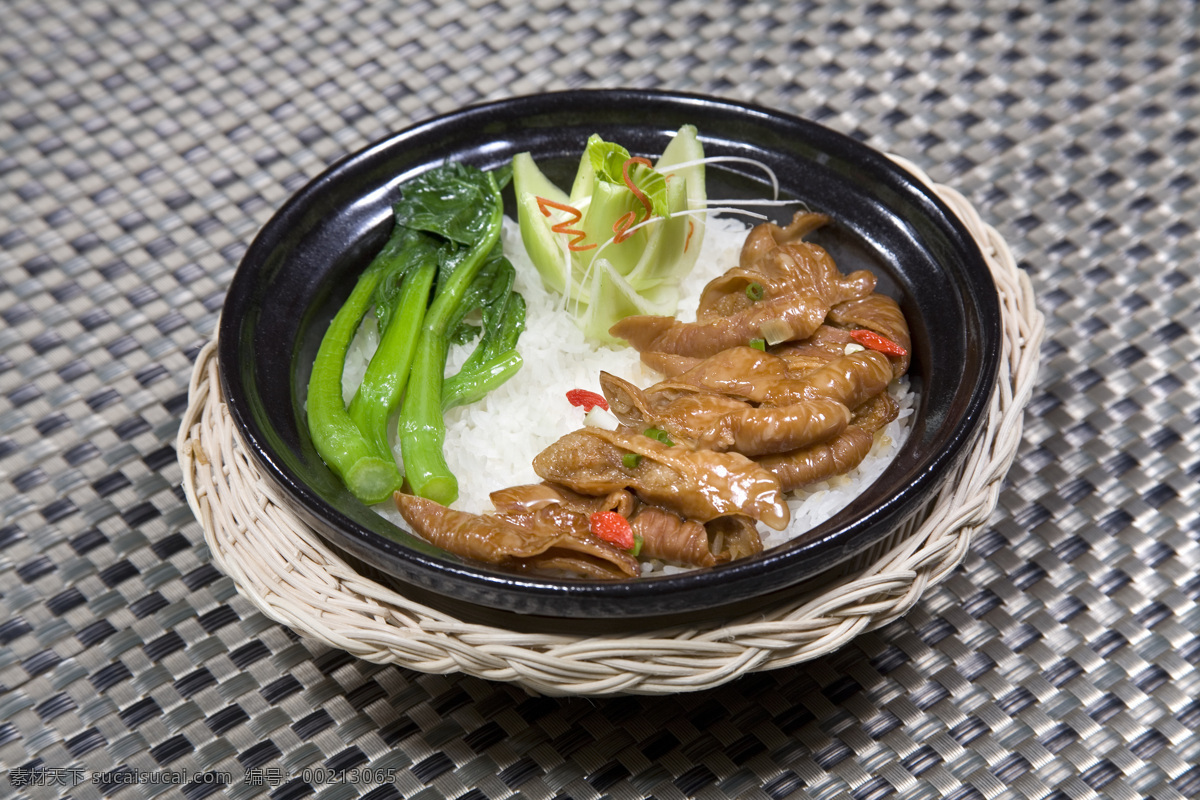 肥肠煲仔饭 火爆 肥肠 煲仔饭 肥肠饭 竹笼饭 传统美食 餐饮美食