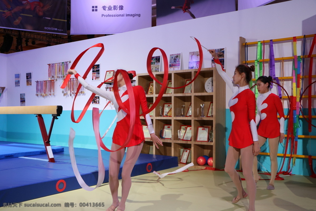 体操运动员 女运动员 飘带表演 现场 展会 青春 文化艺术摄影 文化艺术 舞蹈音乐