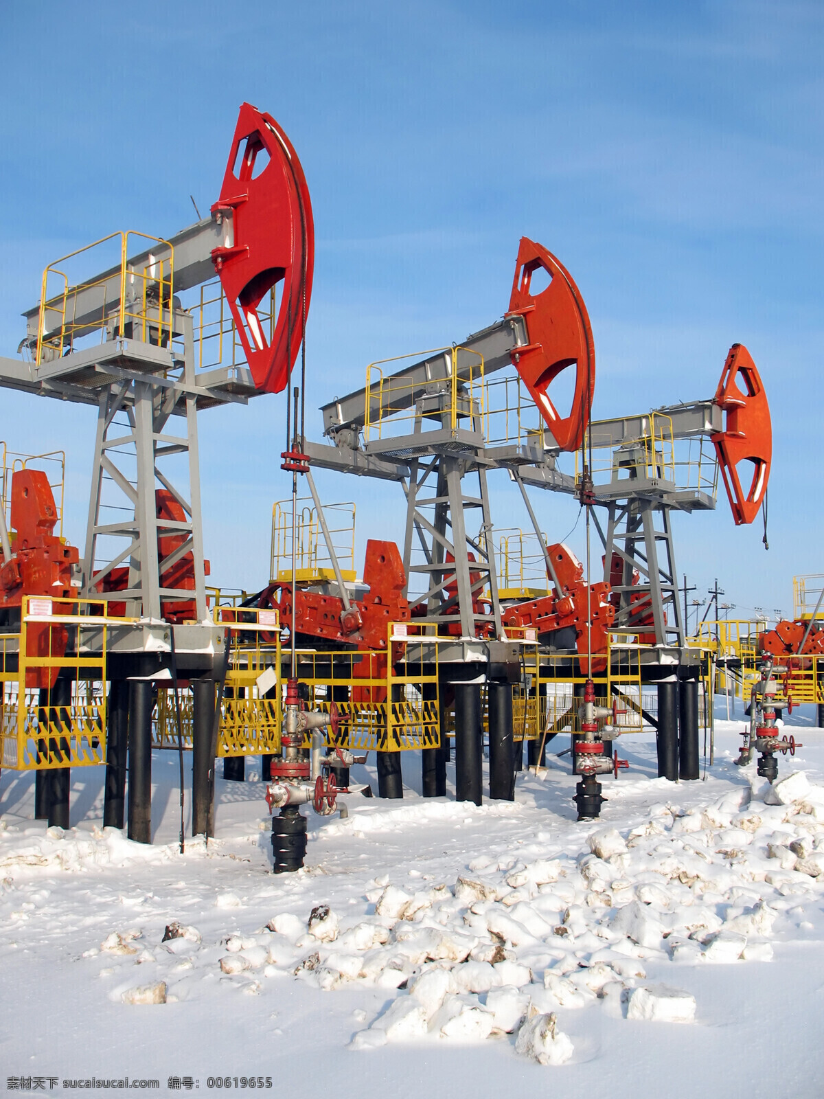 雪地 里 油田 雪地里的油田 机器 石油勘测机 工业生产 现代科技