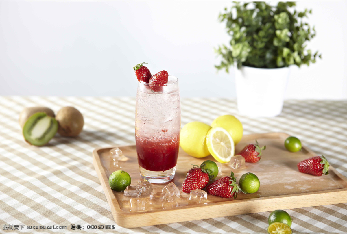 草莓莫吉托 奶茶 草莓奶茶 草莓饮料 碳酸饮料 草莓汽水 草莓 餐饮美食 饮料酒水