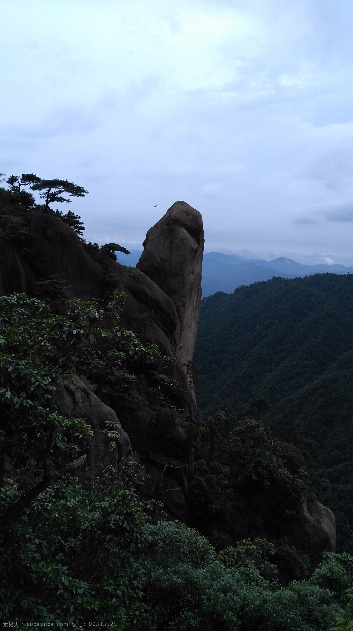 突兀的山石 自然景观 奇观异景 鬼斧神工 旅游胜地 避暑天堂 旅游摄影 国内旅游