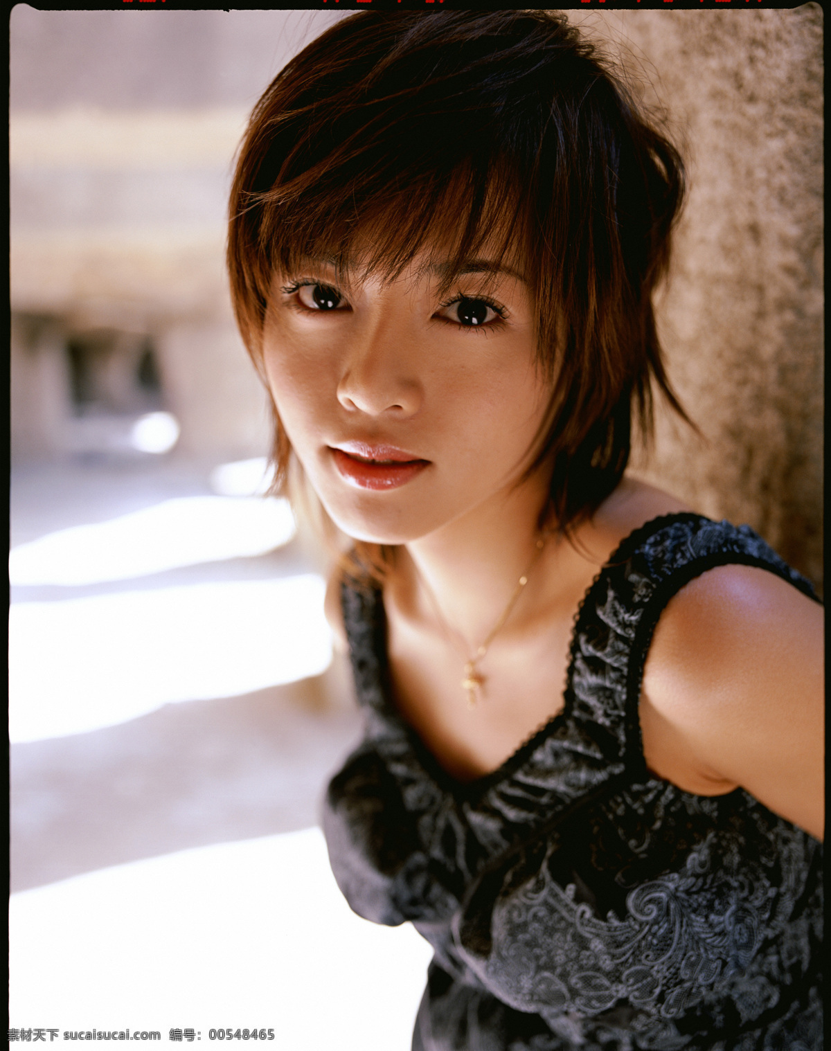 美女 模特 女人 性感 恬静 妩媚 慵懒 曼妙身材 天生丽质 姣好容颜 黑色 单人 女性女人 人物图库