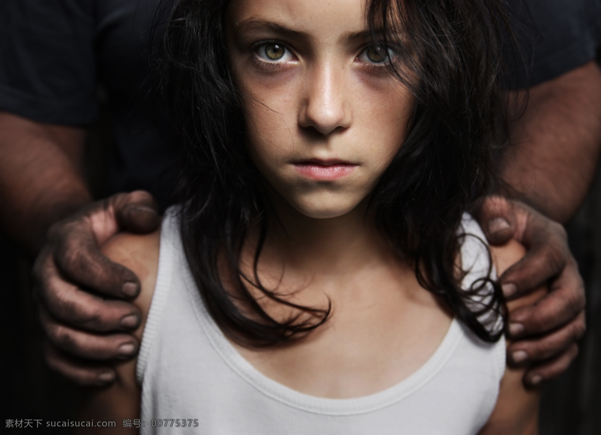 虐待 外国 小女孩 停止暴力 弱小 外国女孩 卷发 手势 手 绑架 捉住 小朋友 大人 脏手 高清图片 生活人物 人物图片