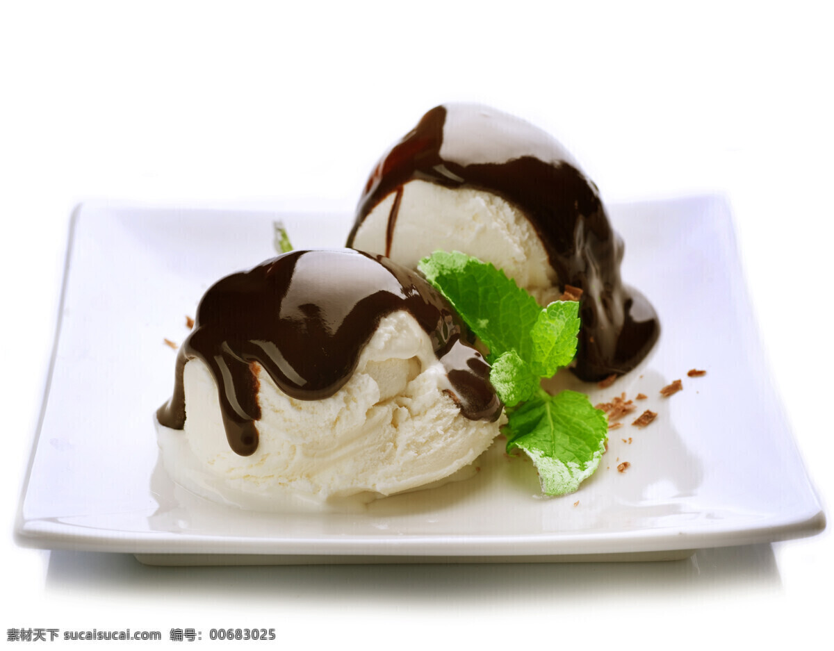 巧克力 冰 激 淋 盘子 绿叶 冰淇淋 冰激淋 冷饮 美食 雪糕 摄影图片 食材原料 餐饮美食