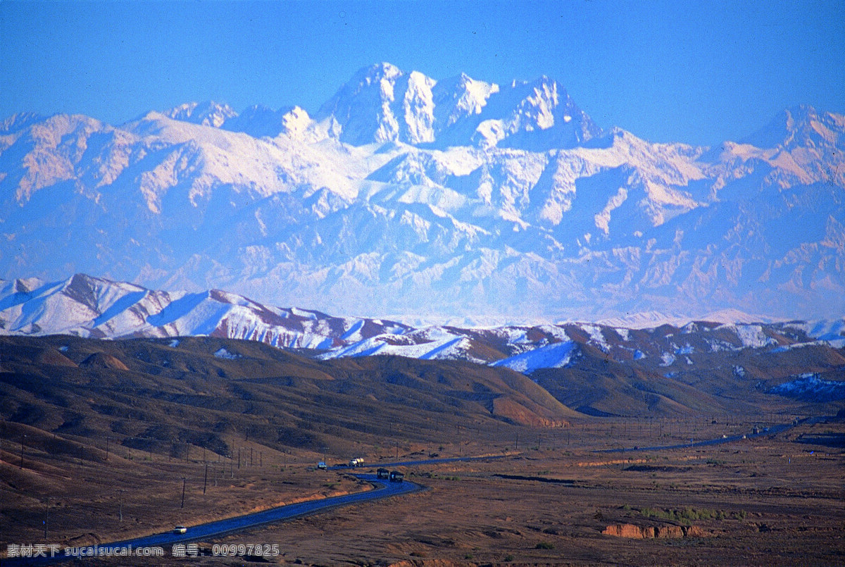 新疆博格达峰 新疆 博格达峰 博格达 天空 蓝天 白云 摄影图片 旅游摄影 自然风景 摄影图库