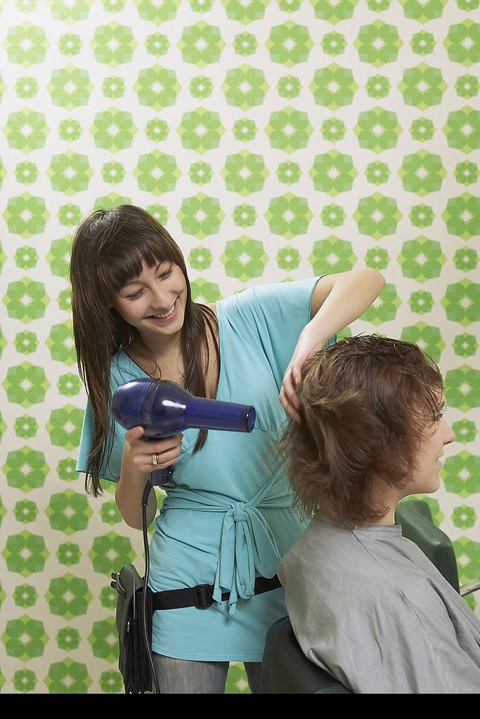 发型师 理发师 女人 剪头 吹风机 头发 造型 人物图库 职业人物 摄影图库 300