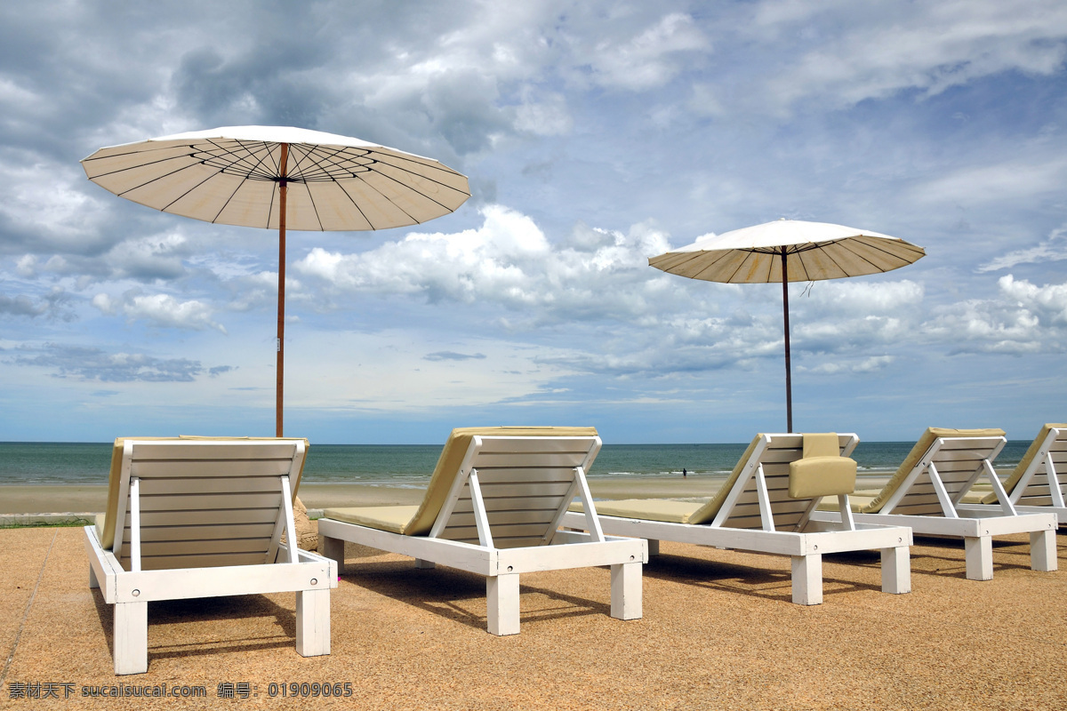 夏日 沙滩 风光 美丽海滩 海边风景 天空 蓝天白云 夏天 夏季 海滩 海平面 大海 海洋 太阳伞 椅子 海景 景色 美景 风景 摄影图 高清图片 大海图片 风景图片