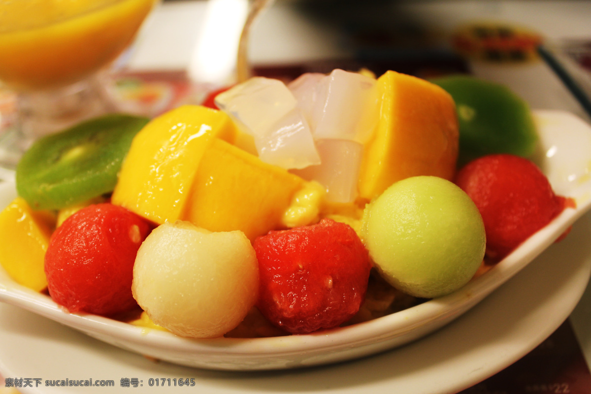 水果冰激凌 美食 小吃 冰激凌 水果 椰子 芒果 猕猴桃 西瓜 冰激凌球 餐饮美食