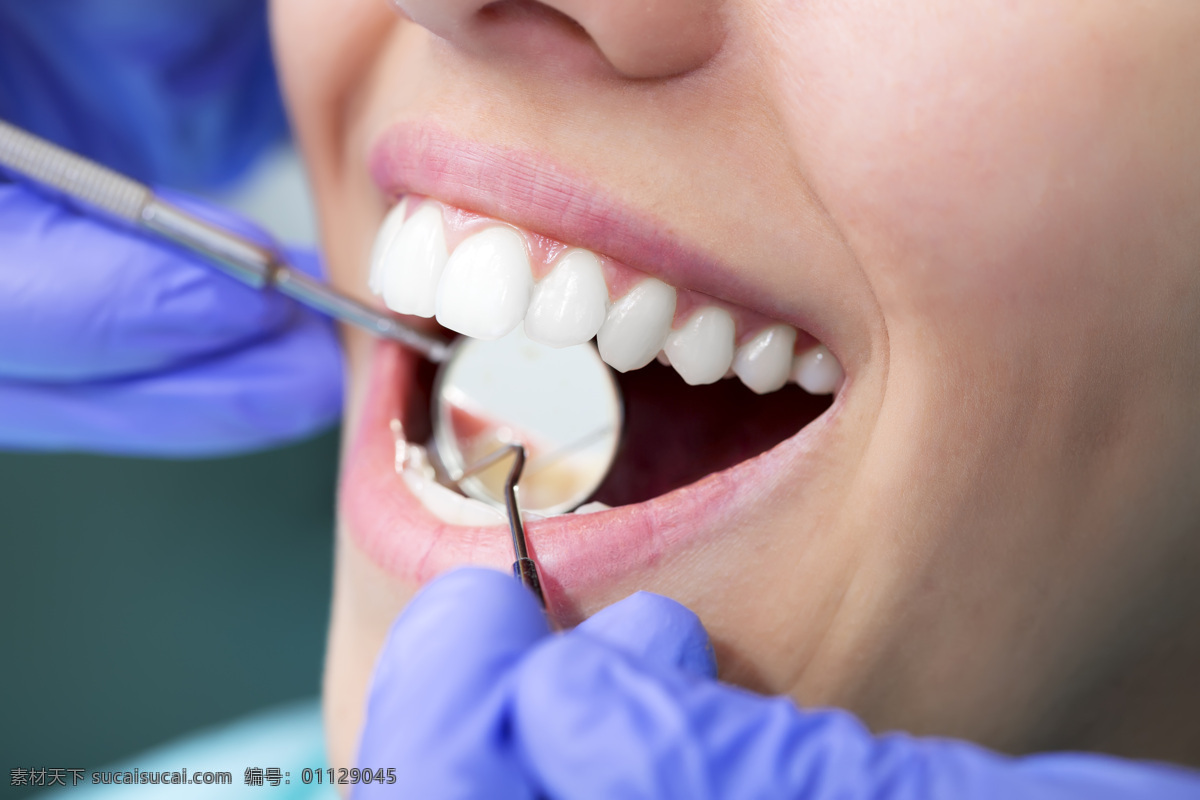 正在 检查 牙齿 健康牙齿 洁白牙齿 健康洁白 微笑 笑容 牙科医院 牙齿检查 牙齿健康 放大镜 人体器官 人体器官图 人物图片