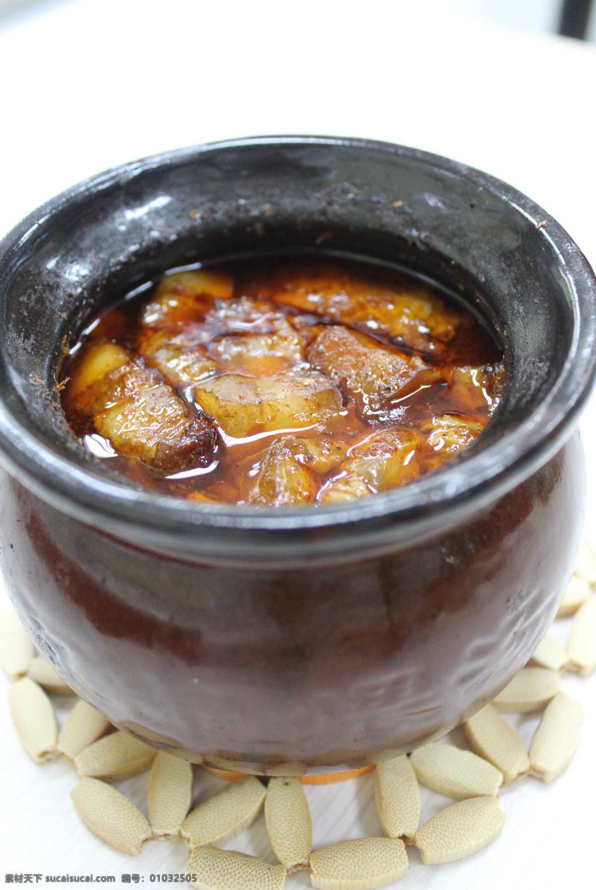 香菇 鸡肉 瓦罐 汤 瓦罐汤 美食 传统美食 餐饮美食
