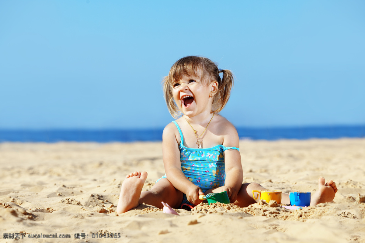 玩 沙子 小女孩 快乐的儿童 小朋友 快乐儿童 儿童幼儿 儿童摄影 儿童图片 人物图片