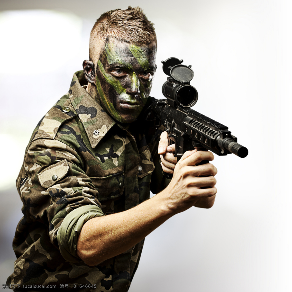 一名 枪 士兵图片 士兵 军人 战士 机枪 军事武器 陆军 军事 职业人物 男人图片 人物图片