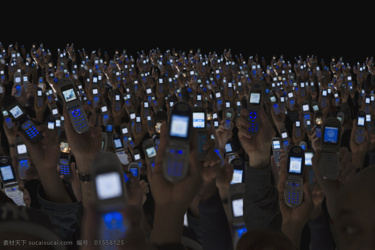 一群 手机 人 人群 夜晚 荧光 光源 生活人物 人物图片