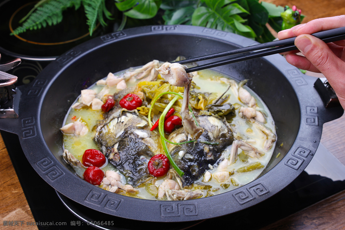 美蛙鱼头 美食 美味 可口 鱼头 牛蛙 火锅 热菜 酸菜味 餐饮美食 传统美食