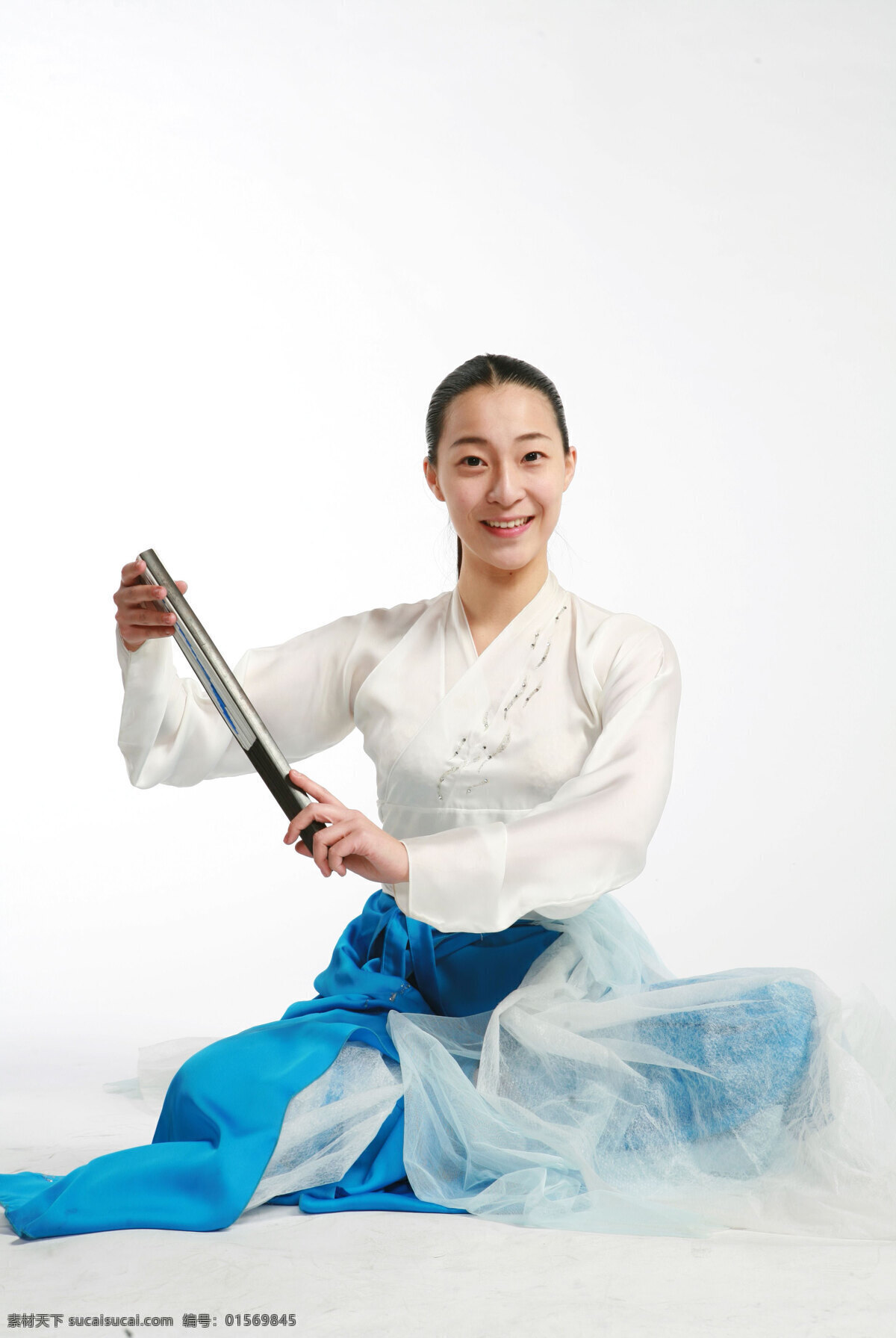 朝鲜 舞蹈 美女 演员 女性 女人 时尚女性 青年 活力 女生 性感美女 艺术 舞蹈演员 表演 优美 舞姿 朝鲜舞 折扇 少数民族 摄影图 素材图库 高清图片 美女图片 人物图片