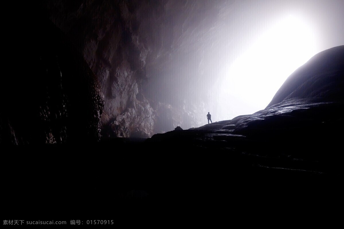 黑洞洞口 山洞 人 光 黑暗 石头 黑白 建筑 室内 人文 自然景观 自然风景