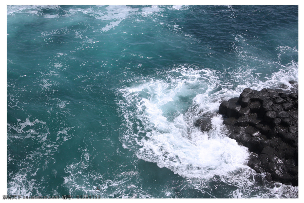 大海 韩国 景点 济州岛 海洋 火山石 海浪 海水 清澈 旅游摄影 自然风景