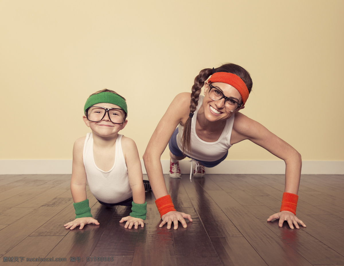 做 俯卧撑 母子 地板 眼镜 儿童 体育运动 儿童图片 人物图片