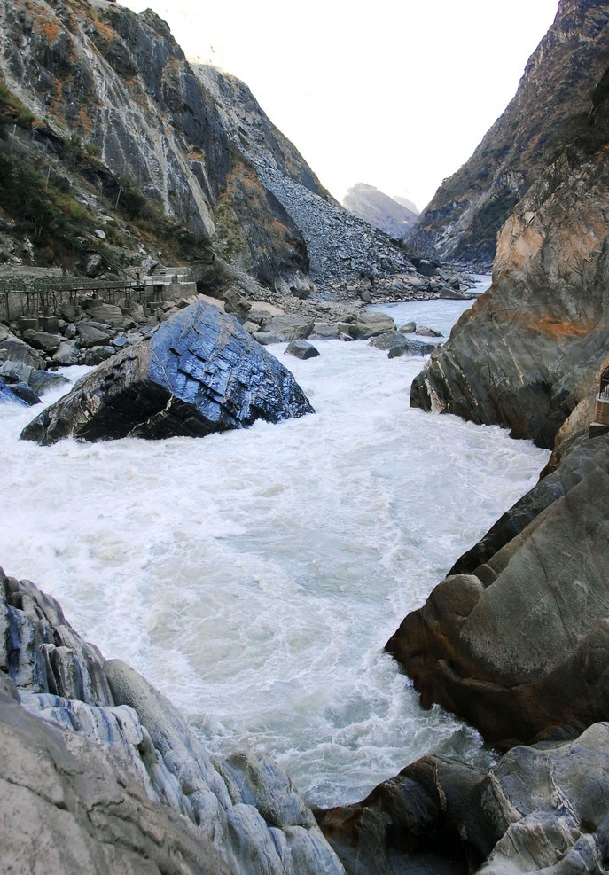 虎跳峡 云南 丽江 山 水 湖 河 倒影 山崖 山峰 石头 岩石 山间 河水 湍急 流动 浪花 水波 礁石 国内旅游摄影 国内旅游 旅游摄影