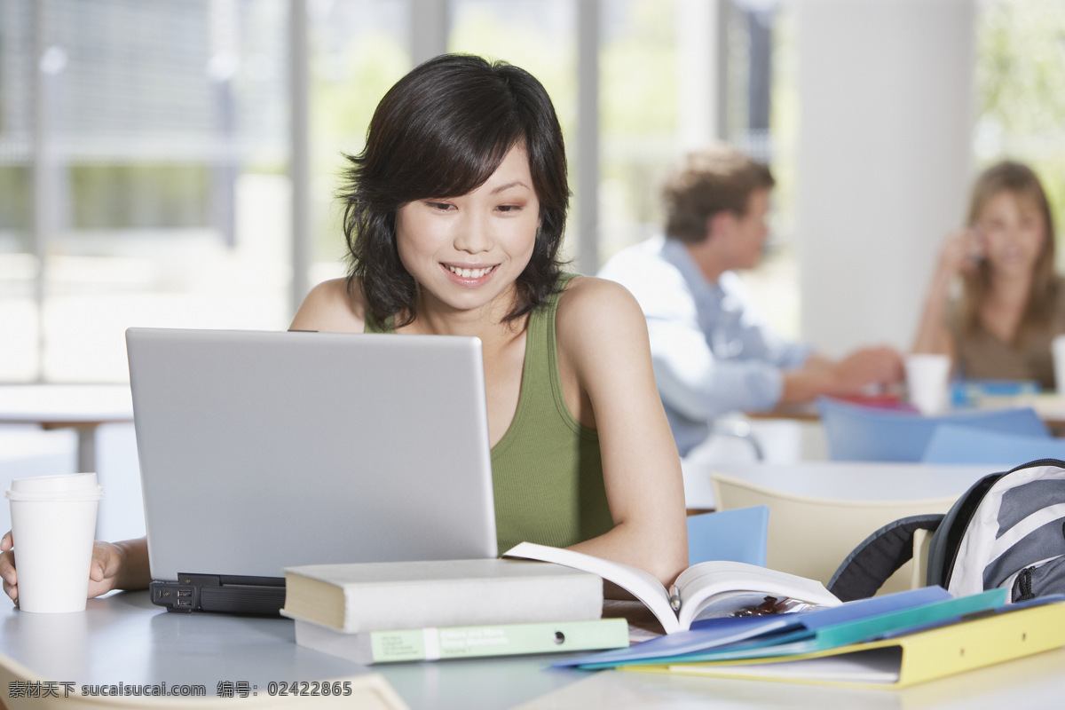 学习 大学生 男人 青年 男生 时尚美女 女生 书本 书包 学生 查资料 笔记本电脑 生活人物 人物图片