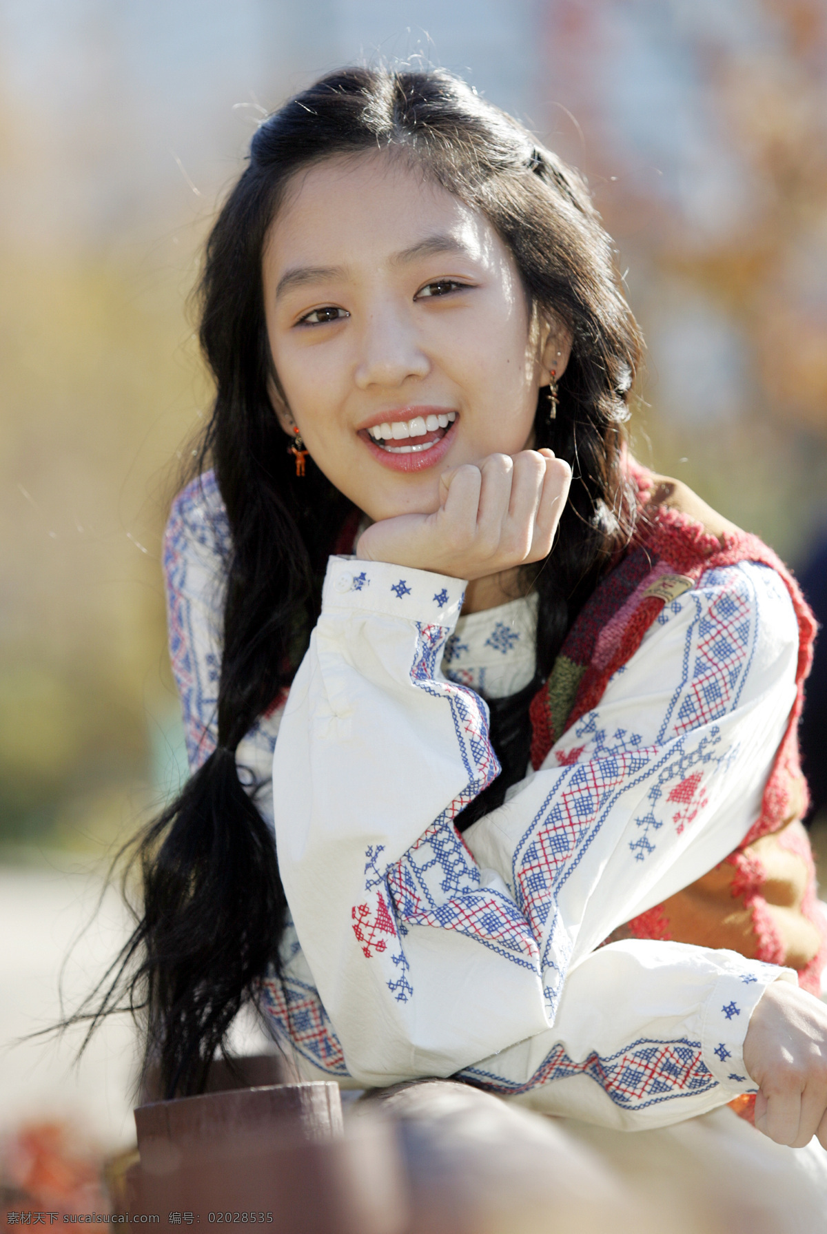 开心 女孩 女明星 女演员 歌手 大陆女星 港台女星 日韩女星 模特 长发 美腿 性感 时尚 妩媚 气质 妖娆 明星图片 人物图片