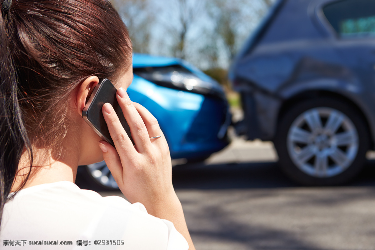 打电话 女人 追尾 轿车 打电话的人物 事故 汽车 汽车摄影 交通工具 汽车图片 现代科技