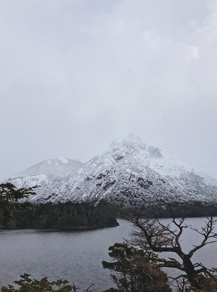 山脉图片 山脉 雪山 山林 云雾 烟雾 云海 白云 蓝天 远山 天空 山色 云朵 景色 美景 风景 自然景观 自然风景