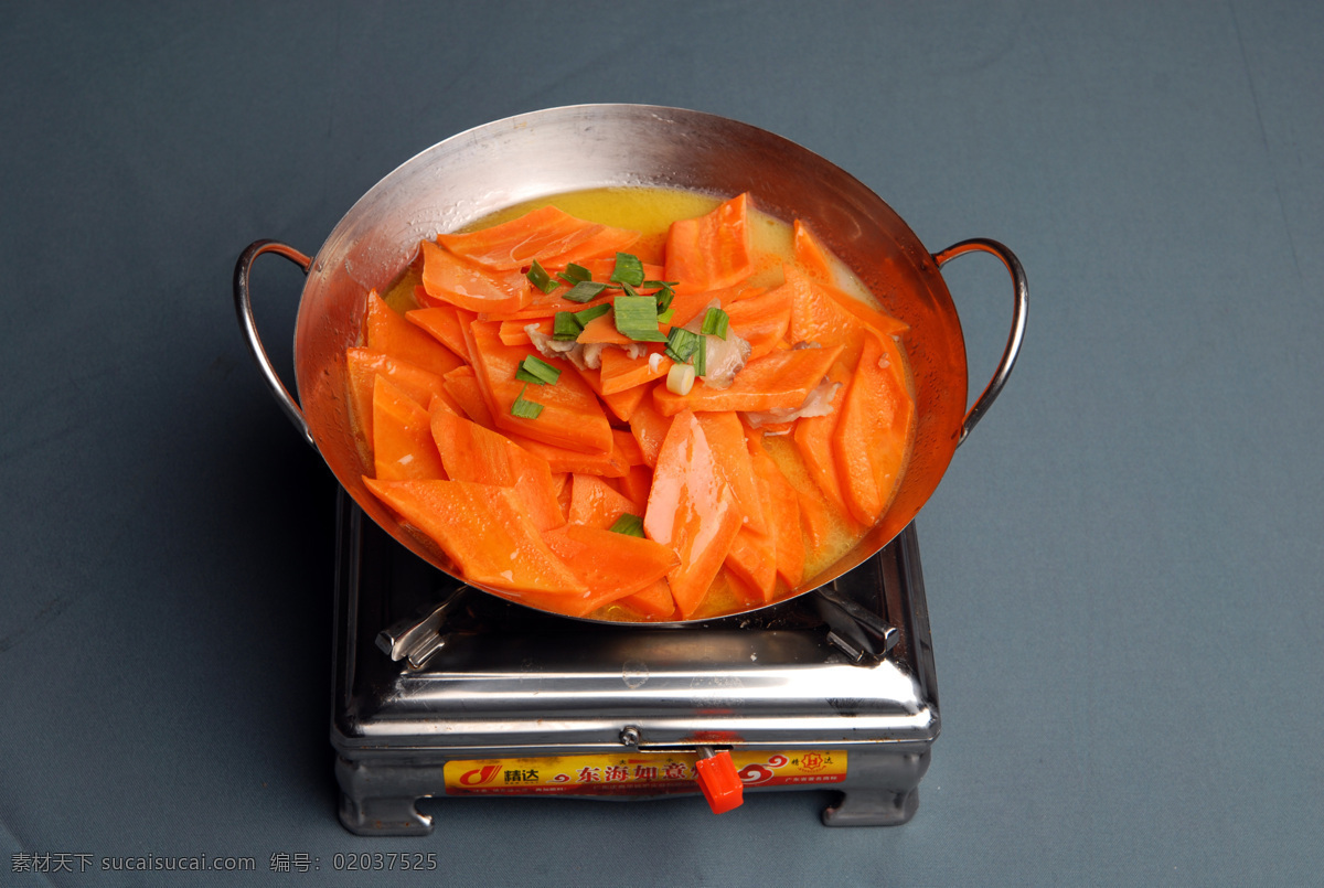 高清 干 锅 五花肉 红萝卜 高清图片 美食图片 灰色