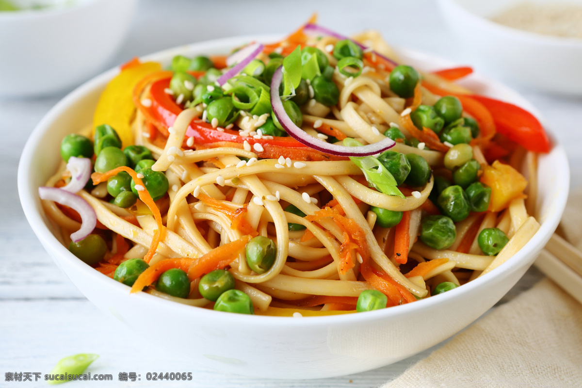 豌豆蔬菜炒面 面条 手擀面 打卤面 拌面 豌豆面 炒面 蔬菜炒面 餐饮美食 传统美食