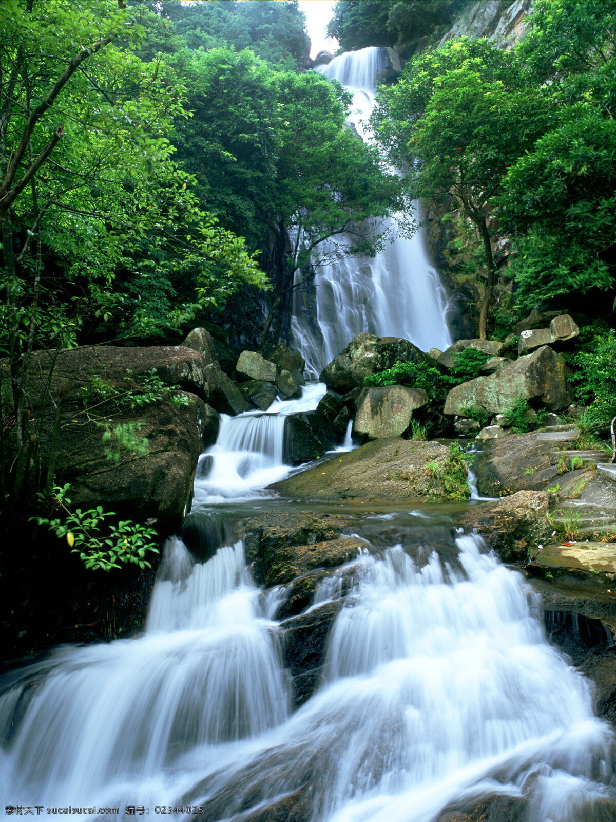 深圳马峦山 马峦山的小溪 小溪 马峦山 瀑布 山涧 绿树 石头 山水风景 自然景观