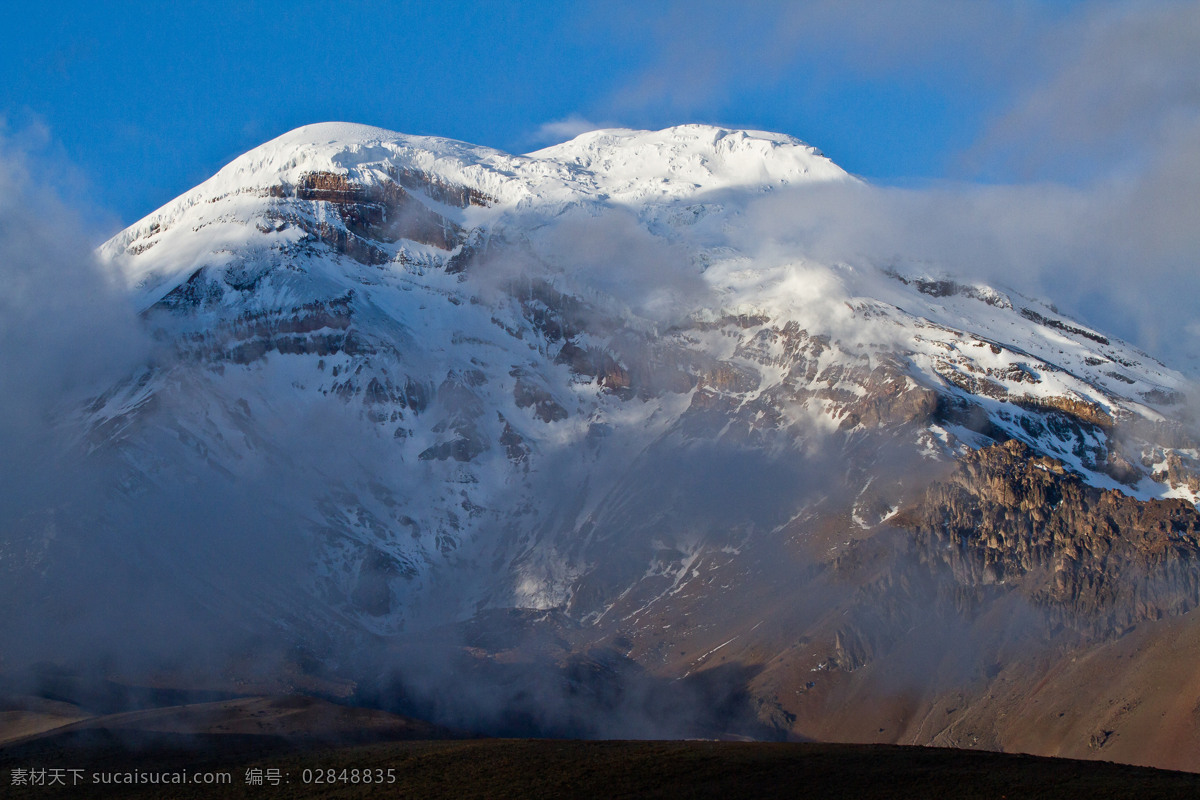 高山 雪山 山峰 烟雾 中 景色 云层风景 白云 天空 美丽 风景 自然 美景 风景摄影 天空图片 风景图片 自然风景 自然景观 黑色